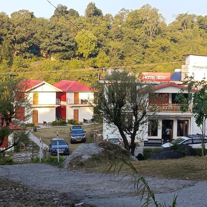 Resort The Himalayan Odyssey And Cottages Νταραμσάλα Εξωτερικό φωτογραφία